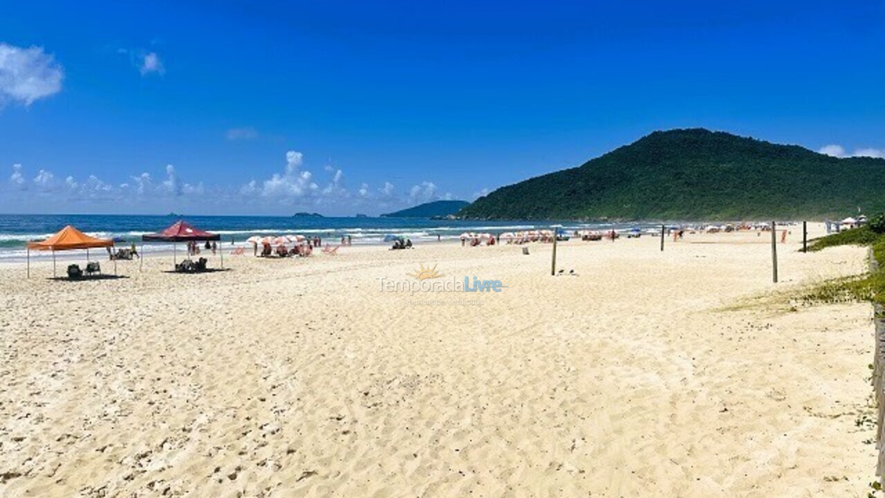 Apartamento para aluguel de temporada em Florianópolis (Praia Brava)