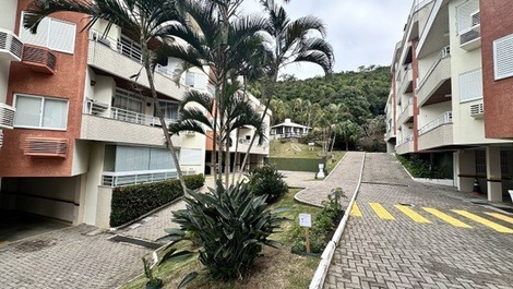 Excellent apartment with ocean view, in Praia Brava.