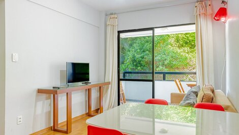 Apartment 300m from Porto Barra Beach