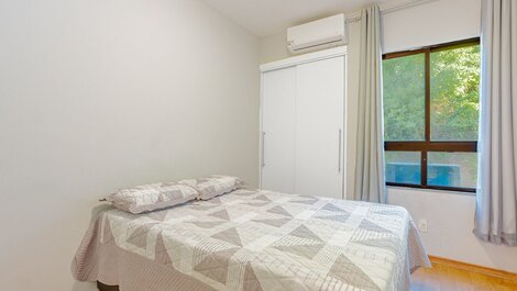 Apartment 300m from Porto Barra Beach