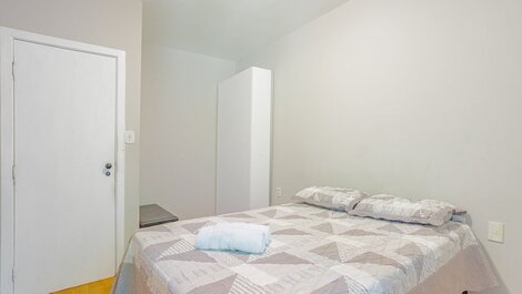 Apartment 300m from Porto Barra Beach