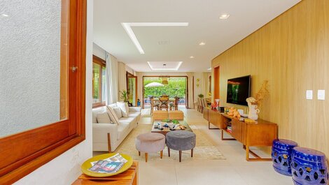 Excellent 5-Suite House with Maid - Praia do Forte