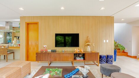 Excellent 5-Suite House with Maid - Praia do Forte