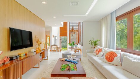 Excellent 5-Suite House with Maid - Praia do Forte