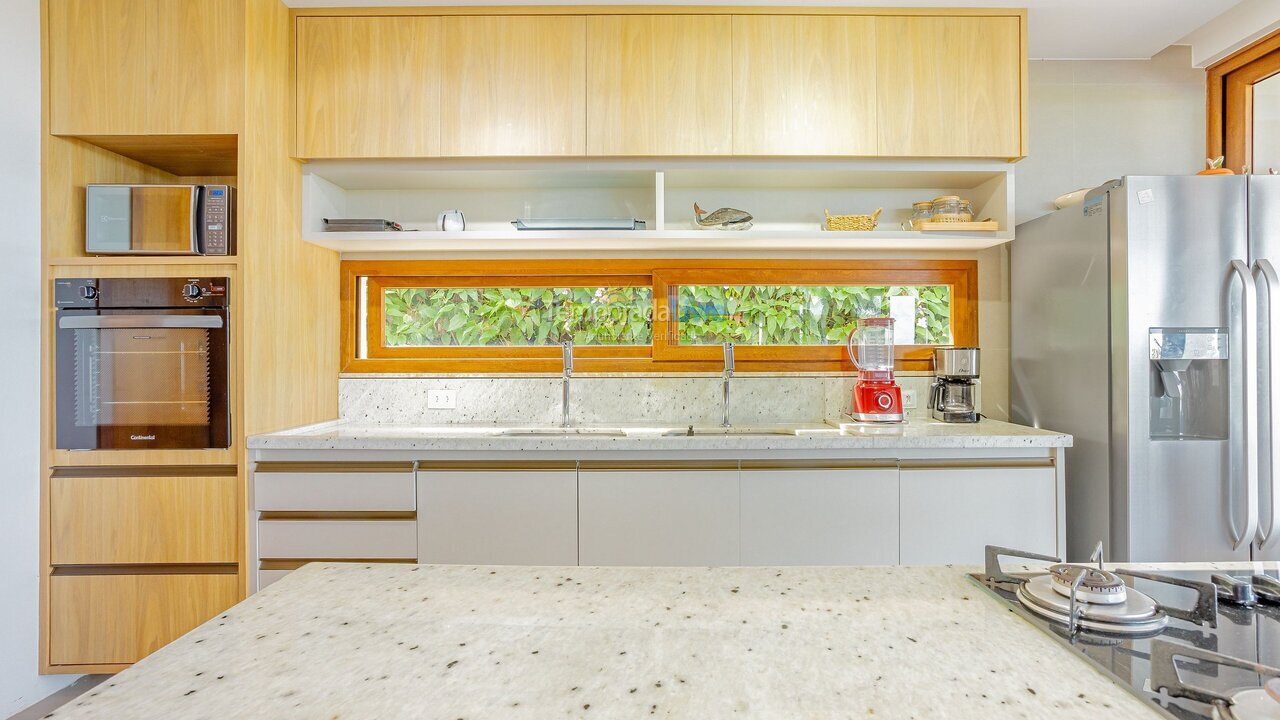 Casa para aluguel de temporada em Mata de São João (Praia do Forte)