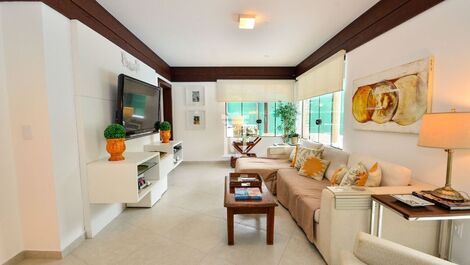 Vacation Home with 7 Bedrooms in Jurerê Internacional