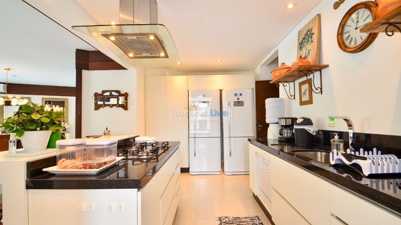 House for vacation rental in Florianopolis (Jurerê Internacional)