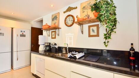 Vacation Home with 7 Bedrooms in Jurerê Internacional