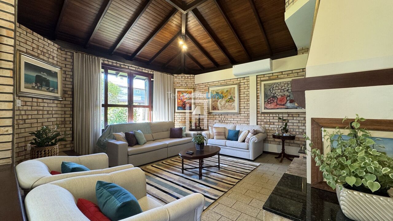 House for vacation rental in Florianopolis (Jurerê Internacional)