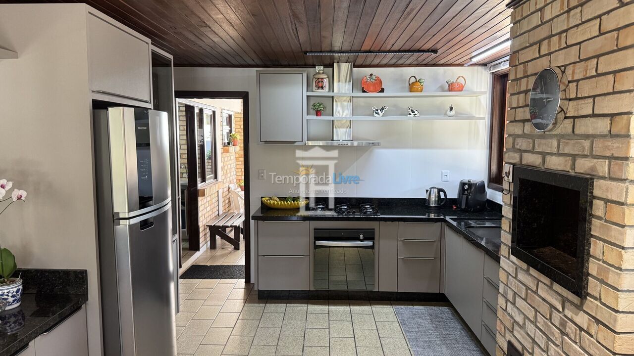 House for vacation rental in Florianopolis (Jurerê Internacional)