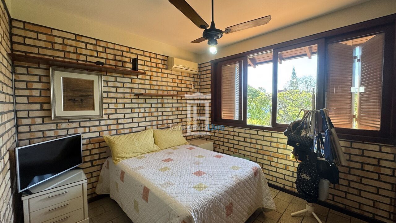 House for vacation rental in Florianopolis (Jurerê Internacional)