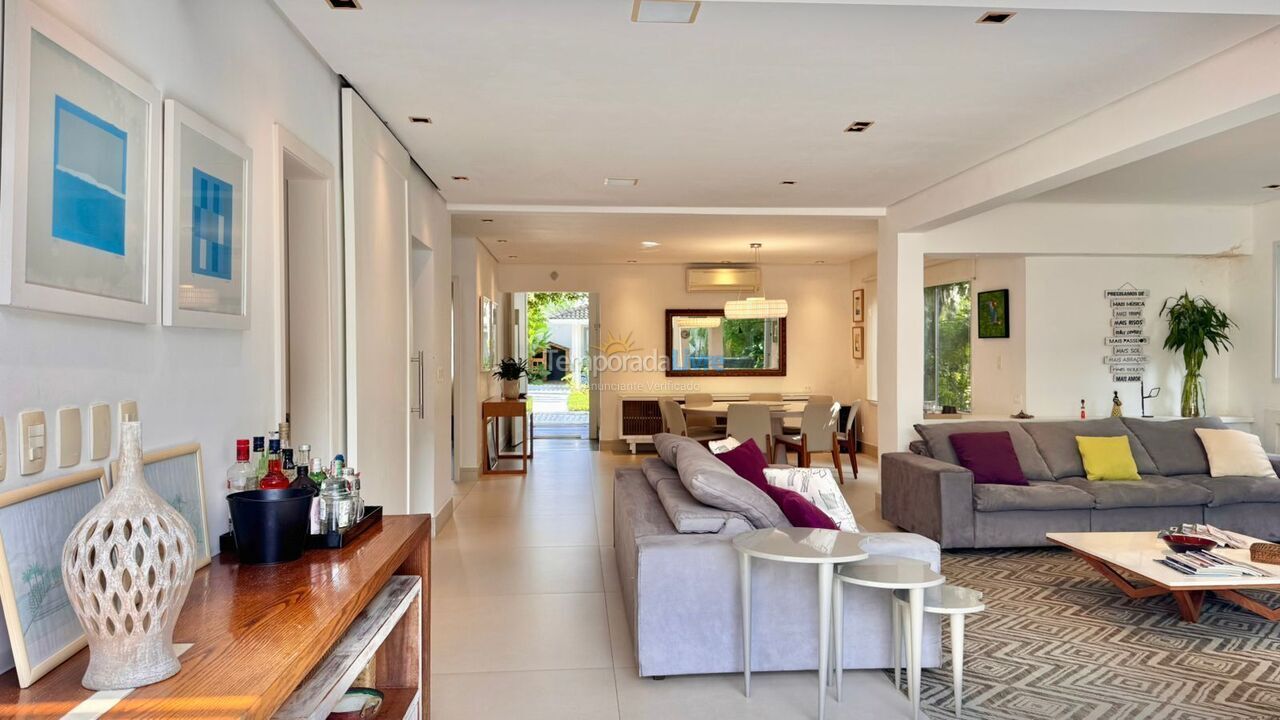 Casa para aluguel de temporada em São Sebastião (Praia da Baleia)