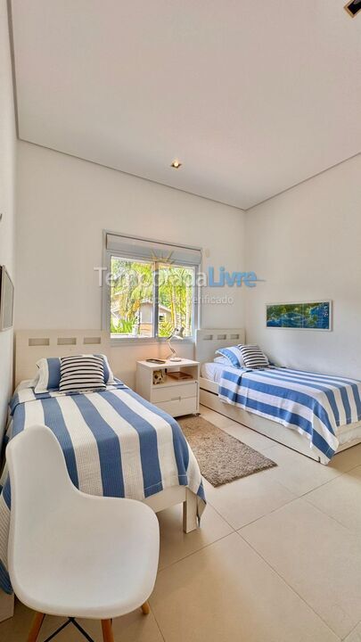 Casa para aluguel de temporada em São Sebastião (Praia da Baleia)