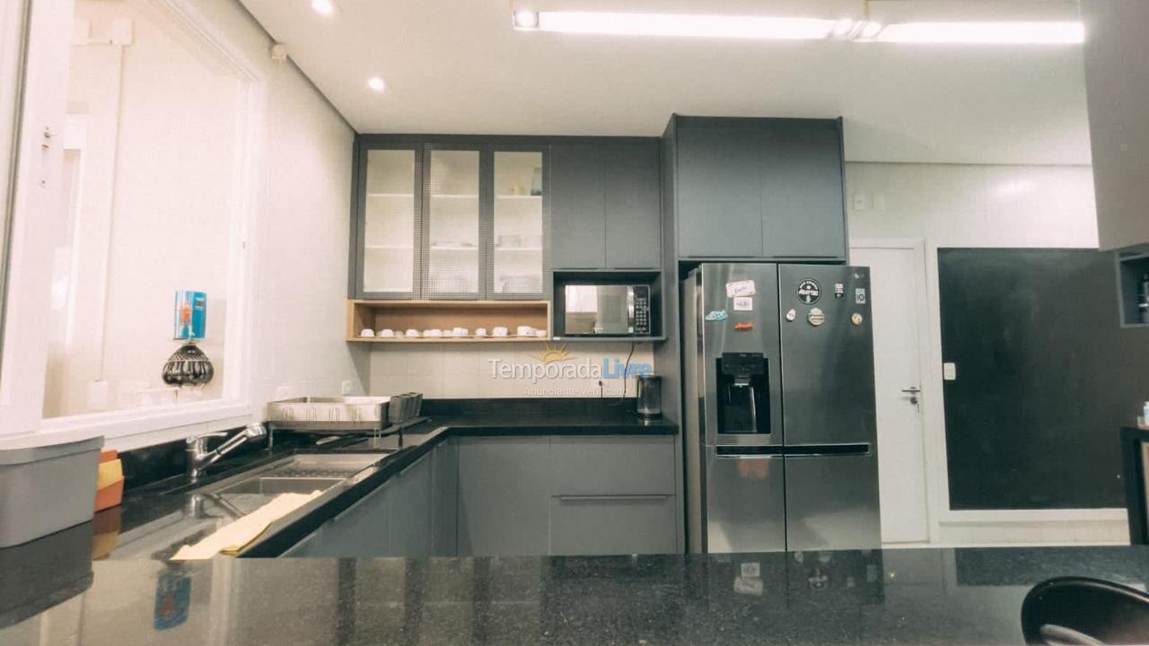 Casa para alquiler de vacaciones em São Sebastião (Praia da Baleia)