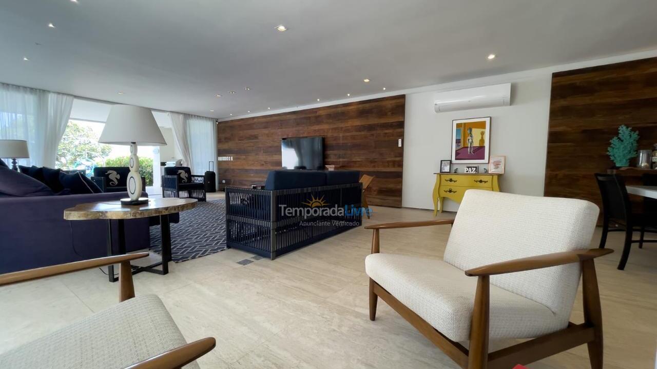 Casa para alquiler de vacaciones em São Sebastião (Praia da Baleia)