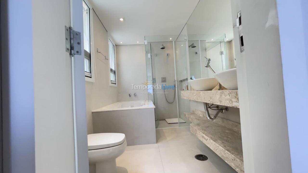 Casa para alquiler de vacaciones em São Sebastião (Praia da Baleia)