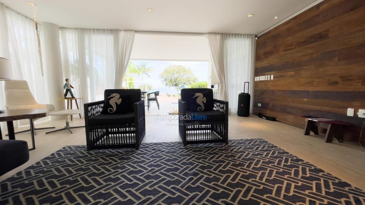 Casa para alquiler de vacaciones em São Sebastião (Praia da Baleia)