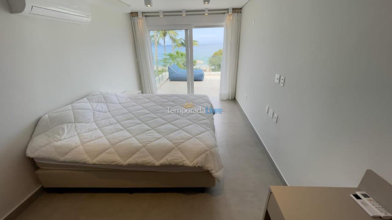 Casa para alquiler de vacaciones em São Sebastião (Praia da Baleia)