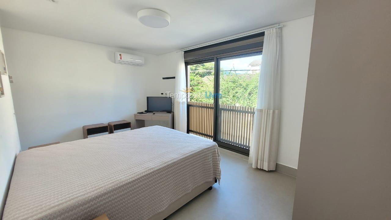 Casa para aluguel de temporada em São Sebastião (Camburi)