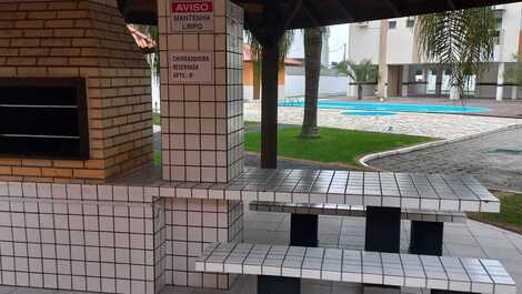 Churrasqueira com vista para piscina 