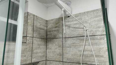 Chuveiro e box do banheiro principal