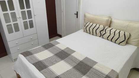 Armario e cama de casal quarto da frente