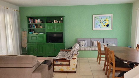 Sala e mesa de jantar