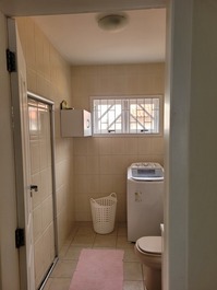 1ºandar - banheiro completo com maquina de lavar roupa