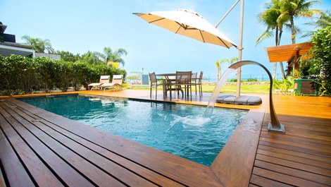 Luxurious, high-end beachfront property with 7 suites