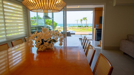 Luxurious, high-end beachfront property with 7 suites