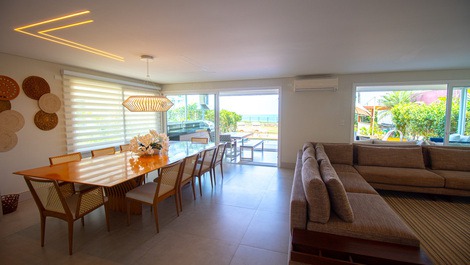 Luxurious, high-end beachfront property with 7 suites