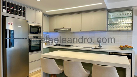 Apto de luxo em Jurere a 100 metros do mar