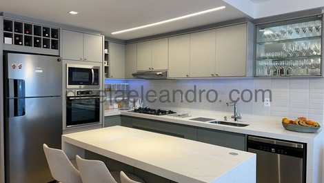 Apto de luxo em Jurere a 100 metros do mar