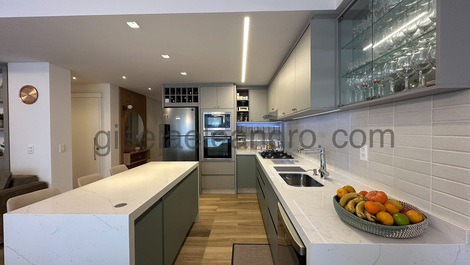 Apto de luxo em Jurere a 100 metros do mar