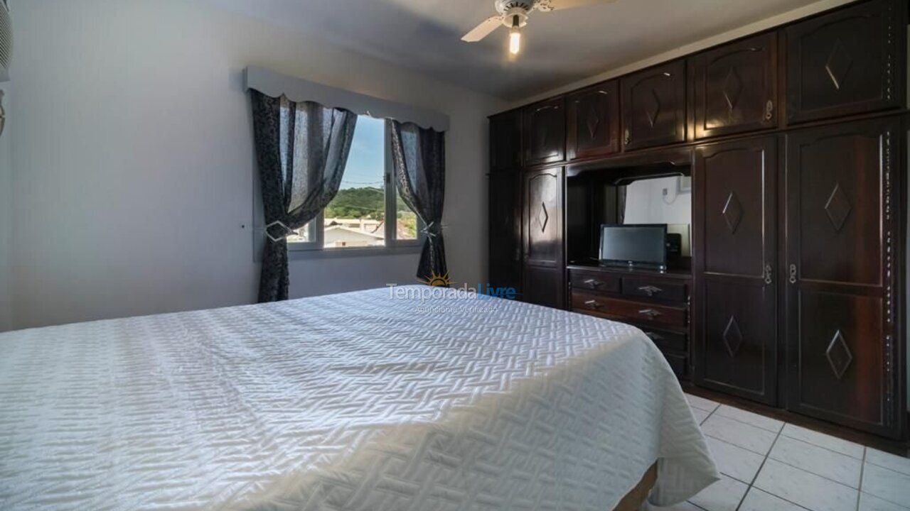 Casa para alquiler de vacaciones em Bombinhas (Praia de Zimbros)