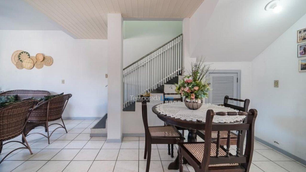 Casa para alquiler de vacaciones em Bombinhas (Praia de Zimbros)