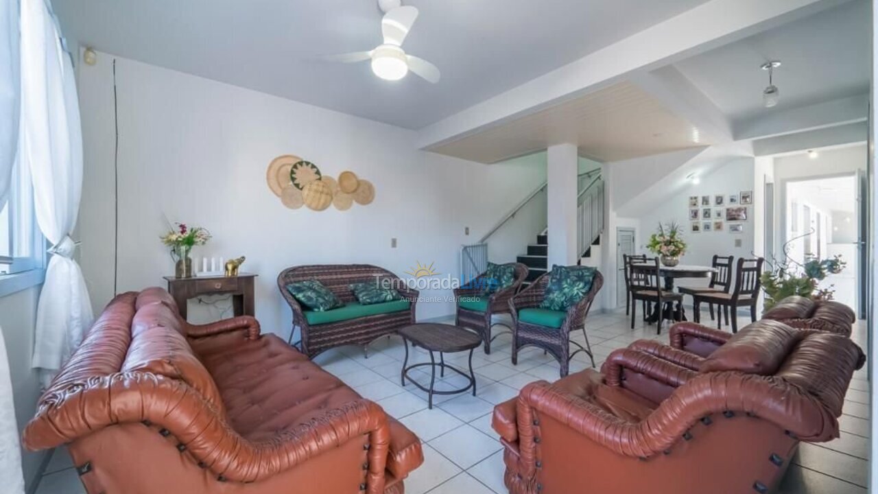 Casa para alquiler de vacaciones em Bombinhas (Praia de Zimbros)