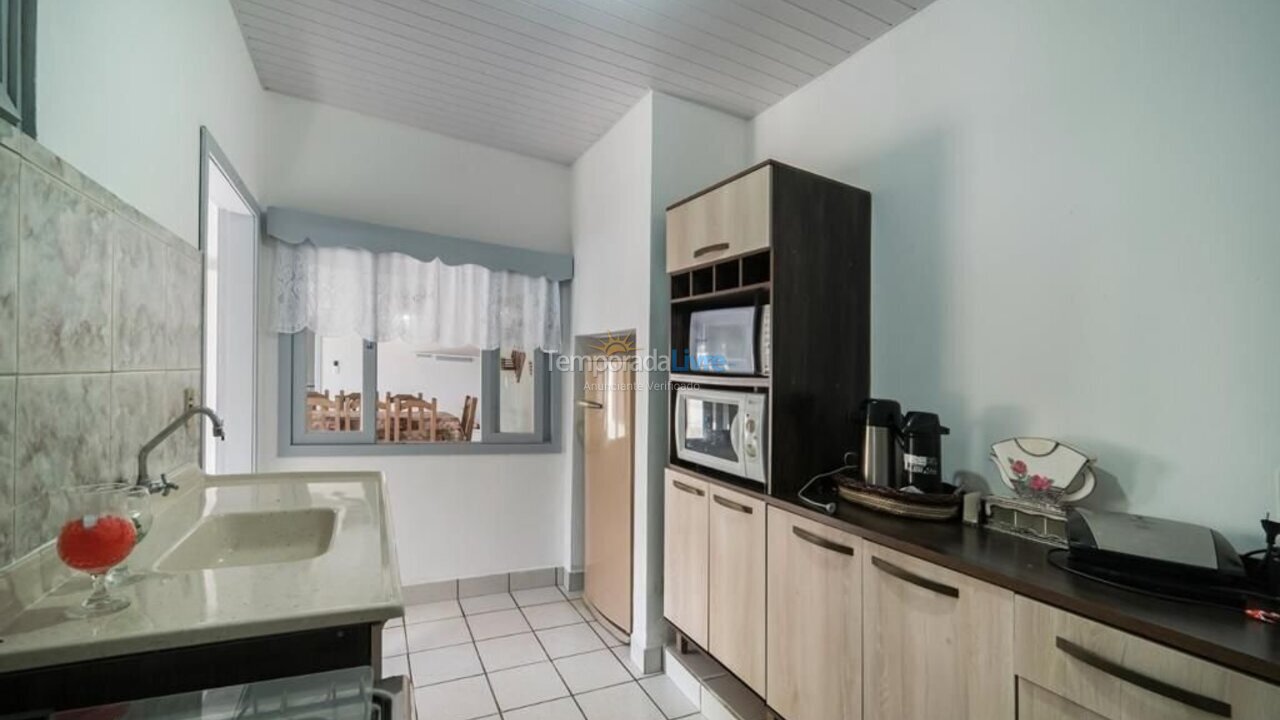 Casa para alquiler de vacaciones em Bombinhas (Praia de Zimbros)