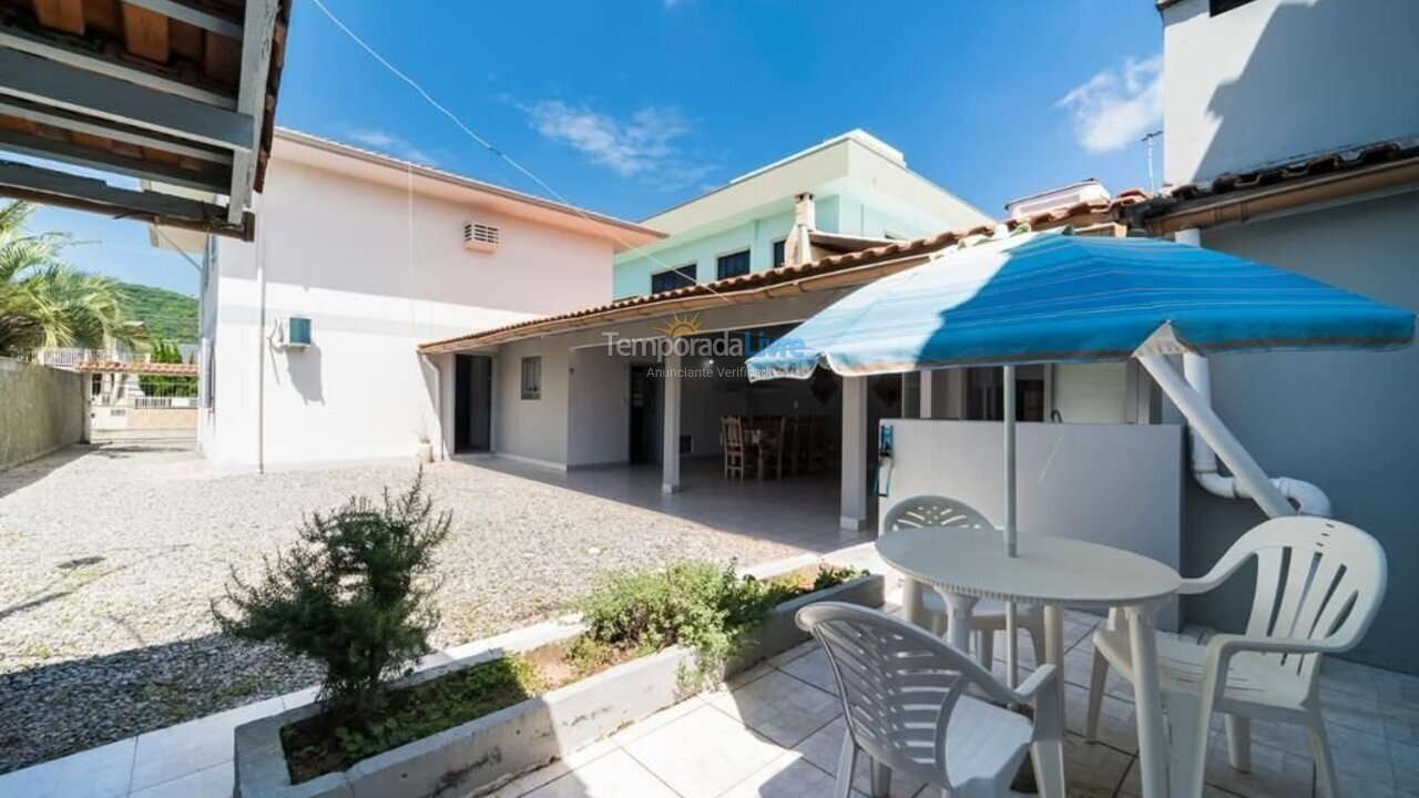 Casa para alquiler de vacaciones em Bombinhas (Praia de Zimbros)