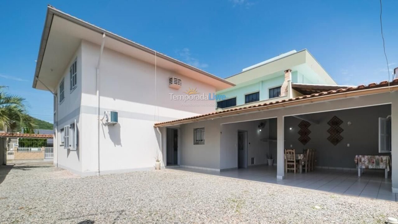 Casa para alquiler de vacaciones em Bombinhas (Praia de Zimbros)