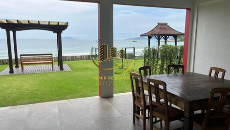 Sobrado em 4 ilhas - Frente Mar