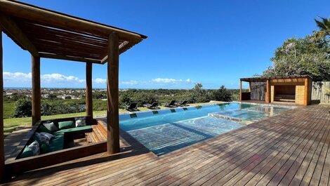 Luxo Caraíva: 7 suítes, piscina e vista rio‐mar