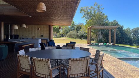 Luxo Caraíva: 7 suítes, piscina e vista rio‐mar