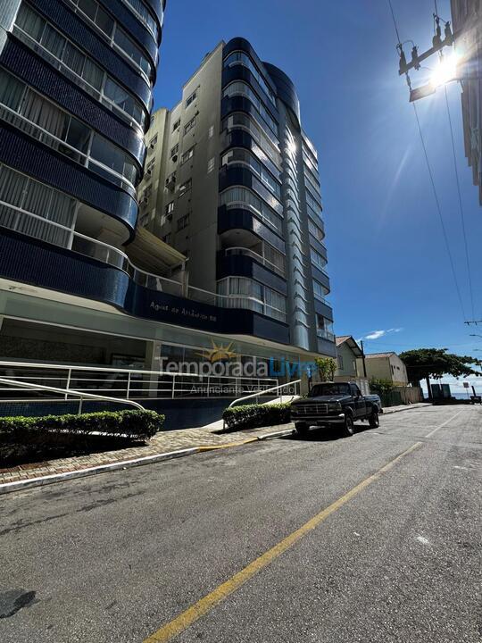 Apartamento para aluguel de temporada em Itapema (Meia Praia)