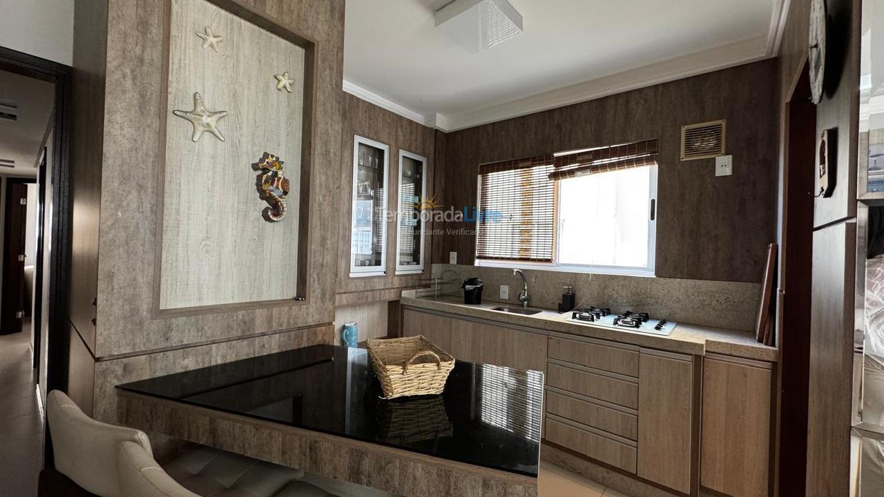 Apartamento para aluguel de temporada em Itapema (Meia Praia)