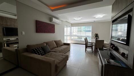 Pertinho da praia, bem mobiliado 1 suíte + 2 demi