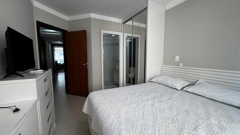 Pertinho da praia, bem mobiliado 1 suíte + 2 demi