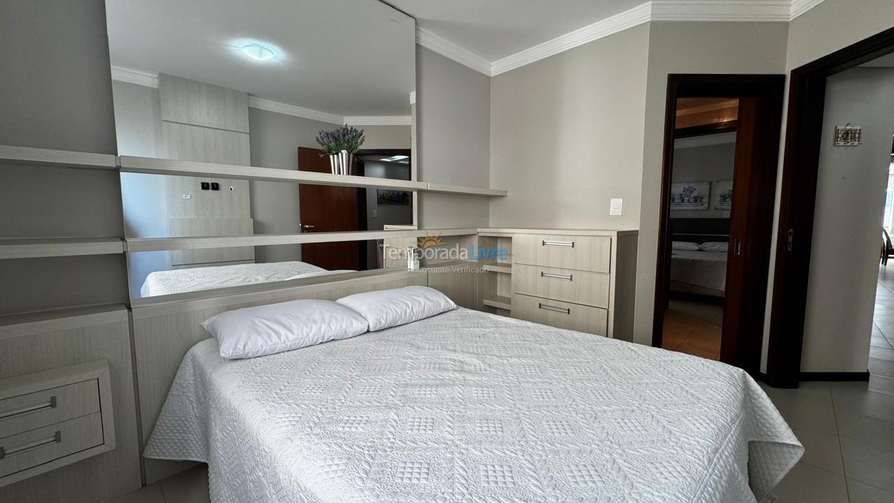 Apartamento para aluguel de temporada em Itapema (Meia Praia)