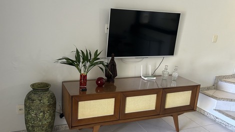 Village 3 suítes Guarajuba harmonioso e com cara de lar.