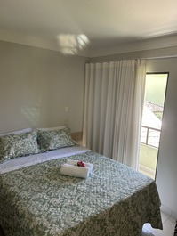 Village 3 suítes Guarajuba harmonioso e com cara de lar.